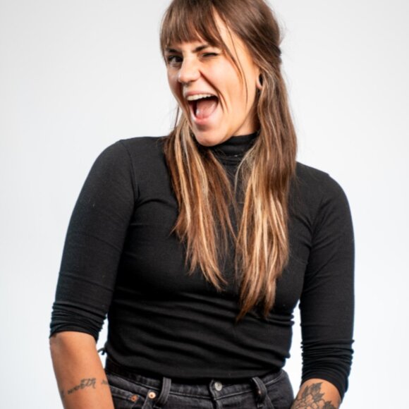 Meet your Posher, Tuesday - Picture 2 of 4